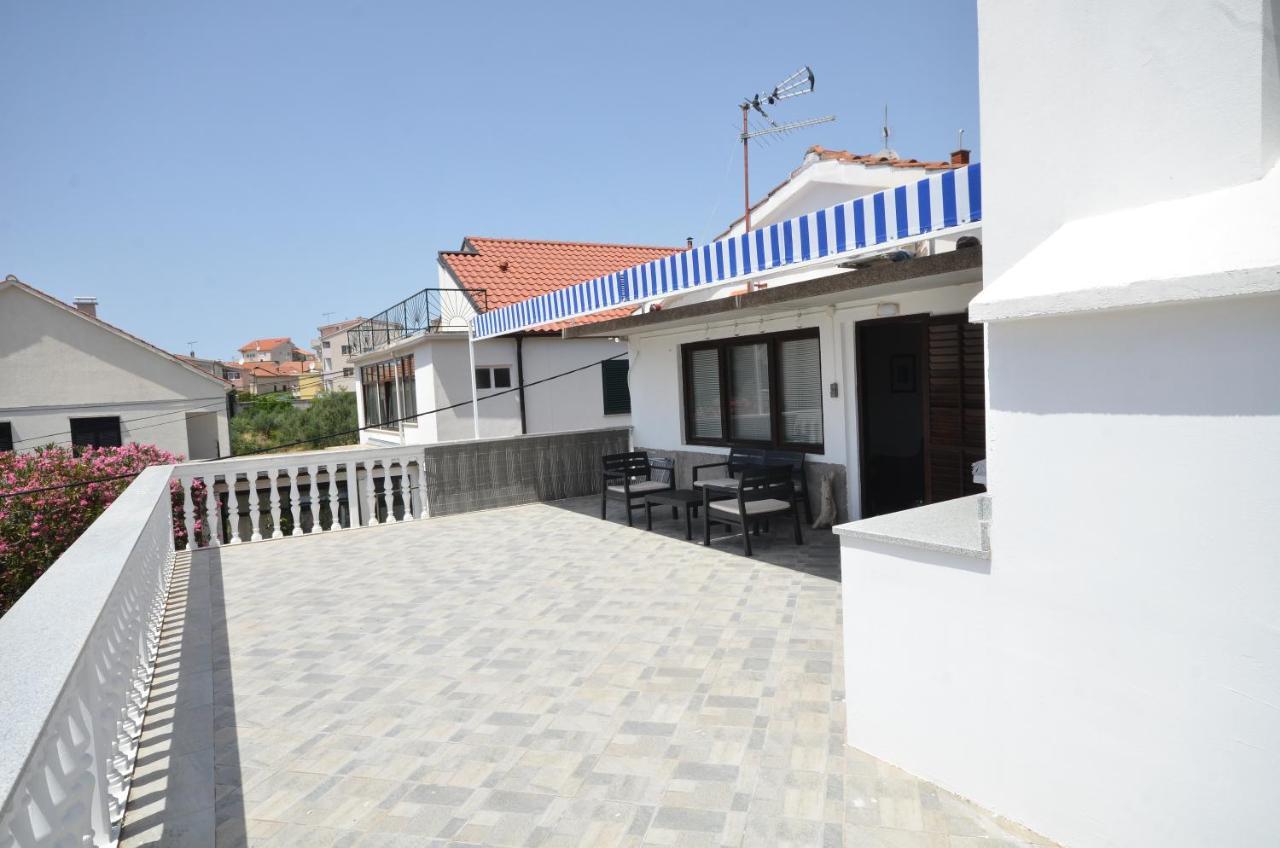 Blue Sky Apartment Примоштен Экстерьер фото